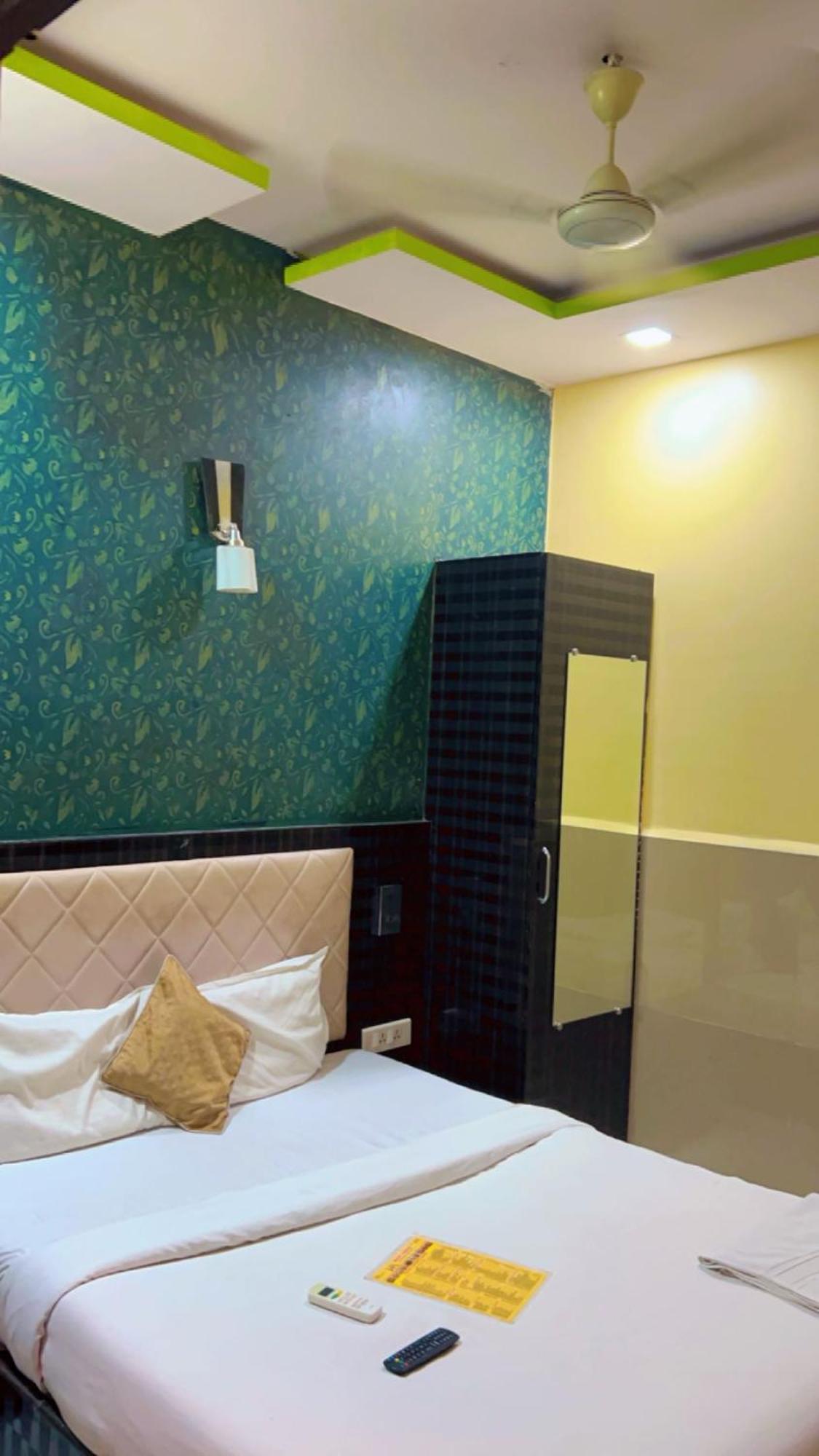Hotel Avenue Near T-2 International Airport Mumbai Eksteriør bilde