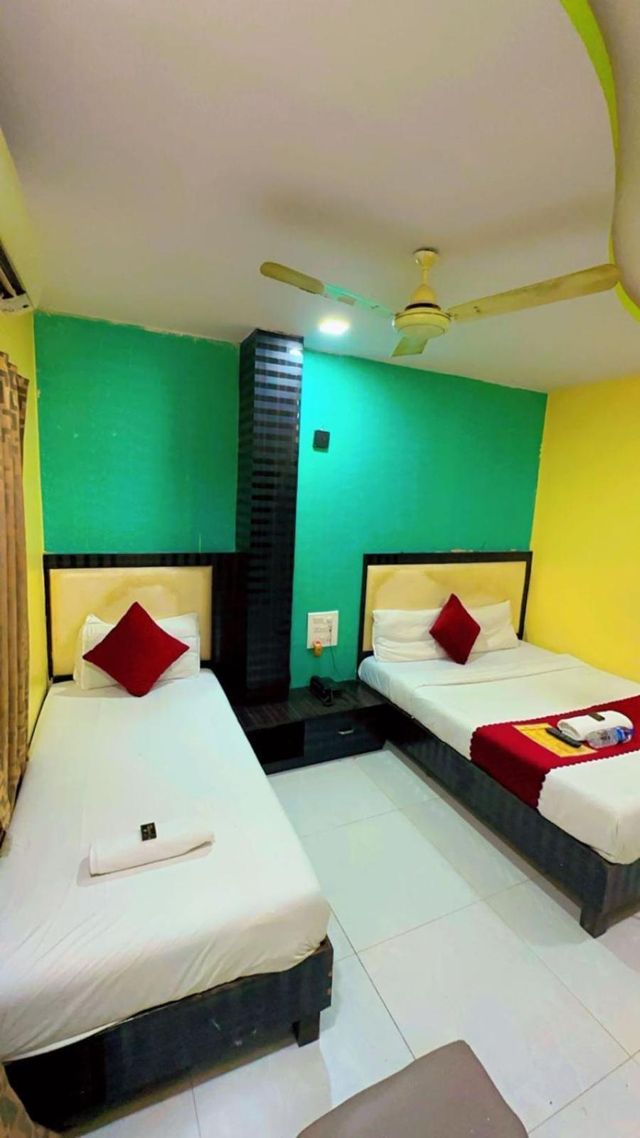 Hotel Avenue Near T-2 International Airport Mumbai Eksteriør bilde