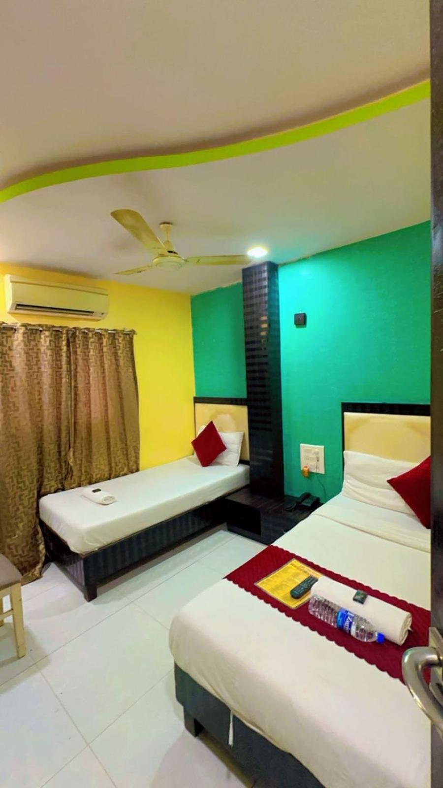 Hotel Avenue Near T-2 International Airport Mumbai Eksteriør bilde